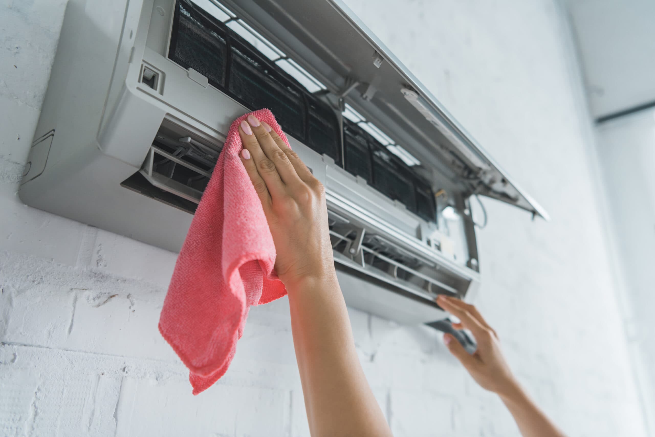 Signs Your Aircon Needs Cleaning (Before It’s Too Late!)